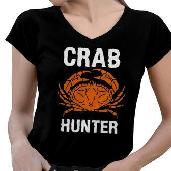 Crab Hunter Crab Lover Vintage Crab Women V-Neck T-Shirt | Mazezy