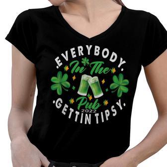 Everybody In The Pub Gettin Tipsy Women V-Neck T-Shirt | Favorety