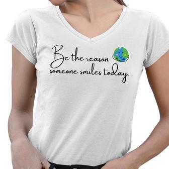 Be The Reason Someone Smiles Today Cute Happy Earth Women V-Neck T-Shirt | Favorety UK