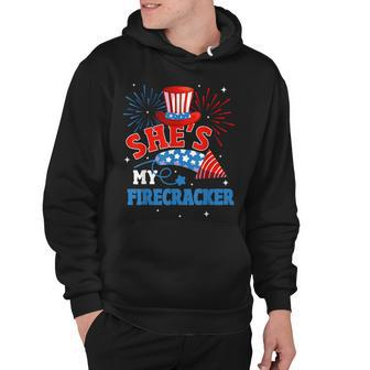 4Th Of July Matching Couples Men Gift Shes My Firecracker Hoodie - Seseable