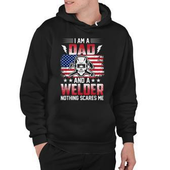 I Am A Dad And A Welder Nothing Scares Me V2 Hoodie - Seseable