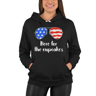 Here For The Cupcakes Mom Or Dad - Funny Family 4Th Of July Women Hoodie - Seseable