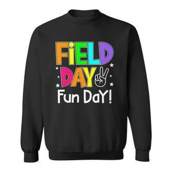 Men Field Trip Fun Day 2022 For Adults Teacher Math Teacher Sweatshirt | Mazezy