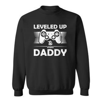 Mens Leveled Up To Dad 2021 Funny Dad To Be Daddy 2021 Ver2 Sweatshirt | Mazezy