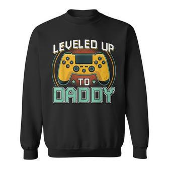 Mens Leveled Up To Daddy 2022 Soon To Be Dad Sweatshirt - Thegiftio UK
