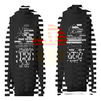 Promoted To Daddy Est 2022 Men Usa Flag First Time Dad Papa Sweatshirt | Mazezy
