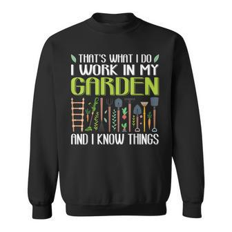 Thats What I Do I Work In My Garden And I Know Things Sweatshirt - Thegiftio UK