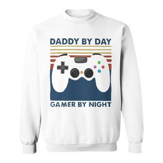 Daddy By Day Gamer By Night 250 Shirt Sweatshirt | Favorety DE