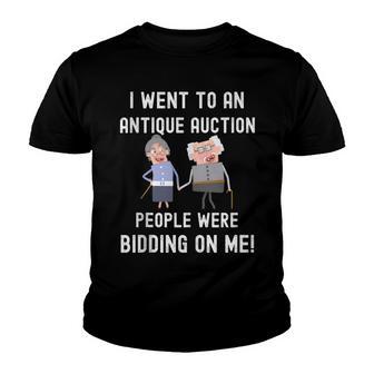 Antique Auction People Bidding On Me Seniors Funny Old Youth T-shirt - Thegiftio UK