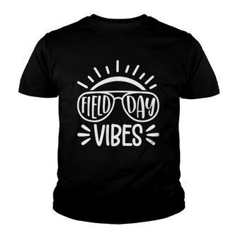 Field Day Vibes Funny For Teacher Kids Field Day 2022 Gift Youth T-shirt | Mazezy