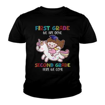 First Grade We Are Done Unicorn Last Day Of School Girls Youth T-shirt - Thegiftio UK