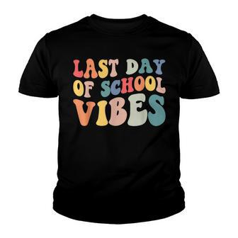 Last Day Of School Vibes Retro Vintage Teacher Graduation Youth T-shirt | Mazezy