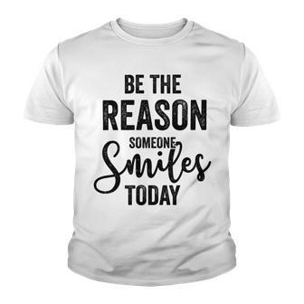 Be The Reason Someone Smiles Today Inspirational Saying Youth T-shirt | Favorety UK