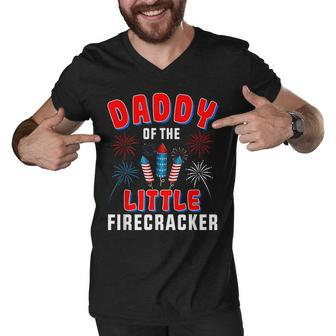 4Th Of July Birthday - Dad Daddy Of The Little Firecracker Men V-Neck Tshirt - Seseable