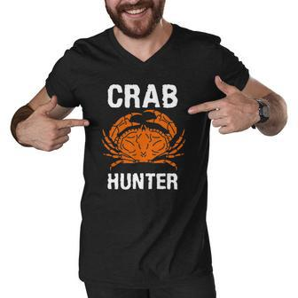 Crab Hunter Crab Lover Vintage Crab Men V-Neck Tshirt | Mazezy
