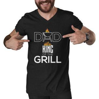 Dad King Of The Grill Funny Bbq Fathers Day Barbecue Men V-Neck Tshirt | Mazezy