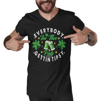 Everybody In The Pub Gettin Tipsy Men V-Neck Tshirt | Favorety CA