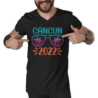 Family Vacation 2022 Cancun Men V-Neck Tshirt | Favorety AU