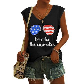 Here For The Cupcakes Mom Or Dad - Family 4Th Of July Women's Vneck Tank Top - Seseable