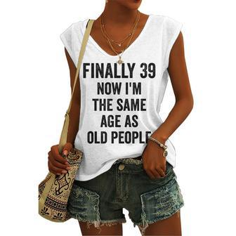 39Th Birthday Adult Humor Old People Birthday Decorations Women's Vneck Tank Top - Seseable