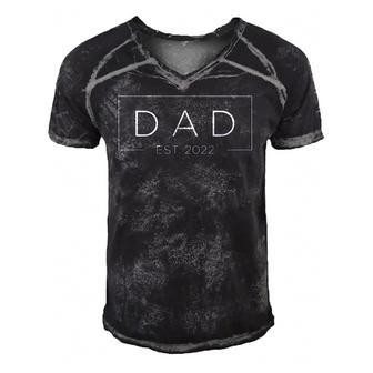 Mens Dad Est 2022 Promoted To Daddy 2022 Fathers Day Men's Short Sleeve V-neck 3D Print Retro Tshirt | Mazezy