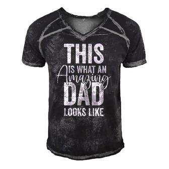 Mens This Is What An Amazing Dad Looks Like Funny Fathers Day Men's Short Sleeve V-neck 3D Print Retro Tshirt | Mazezy