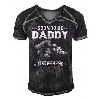Soon To Be Daddy Est 2022 Retro Fathers Day New Dad Men's Short Sleeve V-neck 3D Print Retro Tshirt | Mazezy