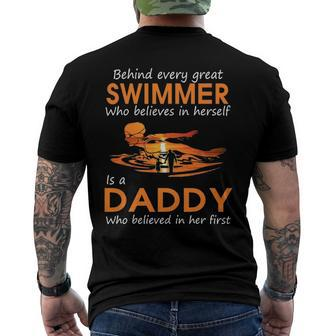 Behind Every Great Swimmer Who Believes In Herself Is Daddy Men's Back Print T-shirt | Mazezy