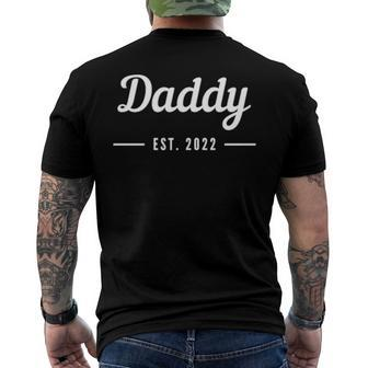 First Child Announcement New Dads Daddy Est 2022 Men's Back Print T-shirt | Mazezy