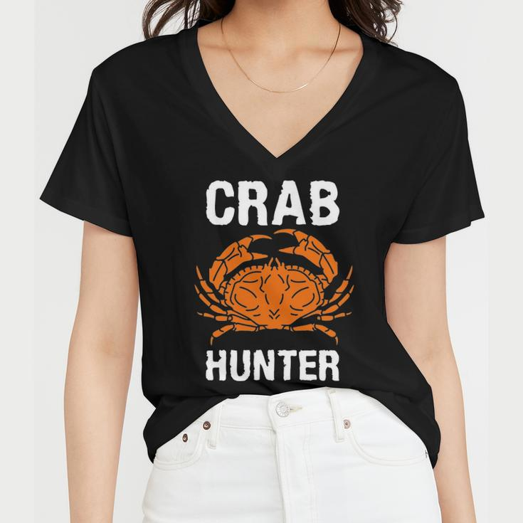 Crab Hunter Crab Lover Vintage Crab Women V-Neck T-Shirt