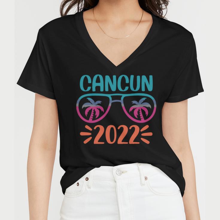 Family Vacation 2022 Cancun Women V-Neck T-Shirt