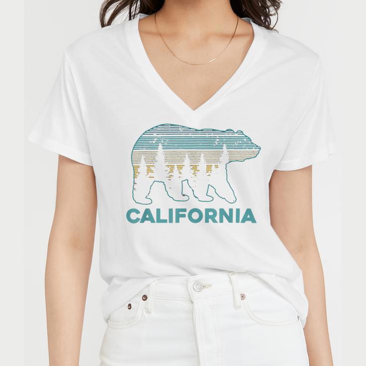 California Bear Vintage Retro Nature Hiking Souvenir 465 Trending Shirt Women V-Neck T-Shirt