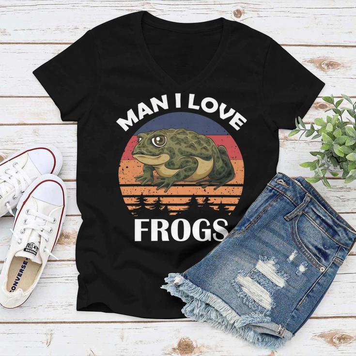 Man I Love Frogs Funny Retro Frog V2 Women V-Neck T-Shirt