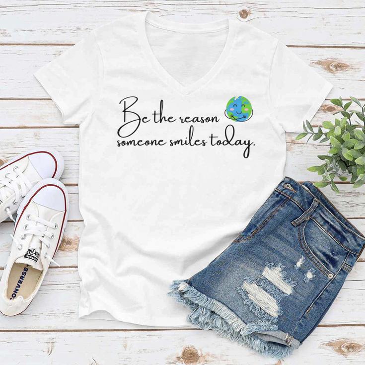 Be The Reason Someone Smiles Today Cute Happy Earth Women V-Neck T-Shirt