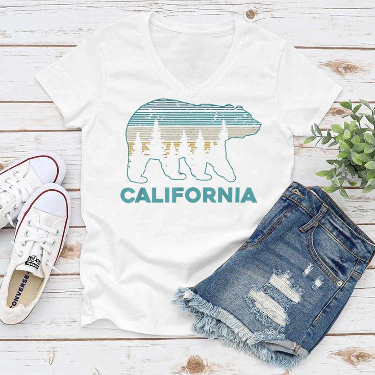 California Bear Vintage Retro Nature Hiking Souvenir 465 Trending Shirt Women V-Neck T-Shirt