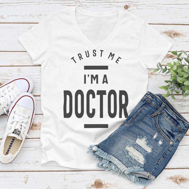 Trust Me Im A Dogtor 670 Shirt Women V-Neck T-Shirt