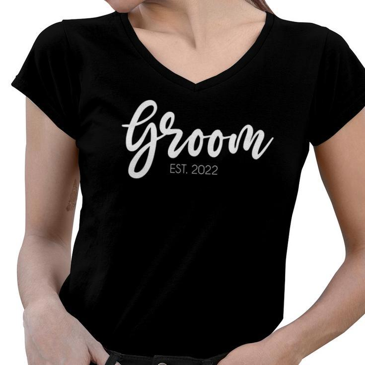 Wedding Matching Gifts Groom Est 2022 Groom Gift Women V-Neck T-Shirt