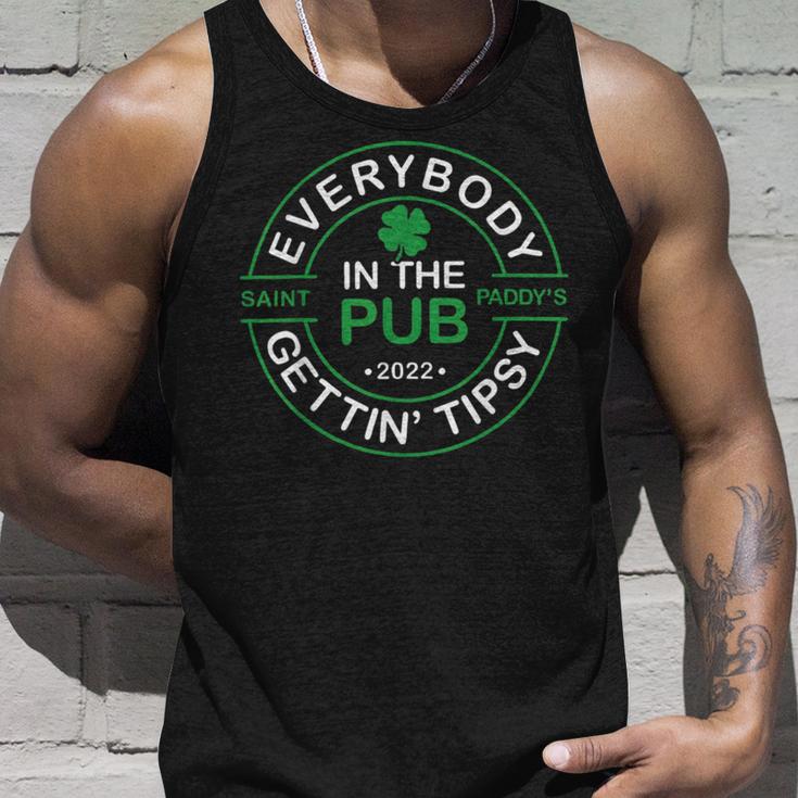 Everybody In The Pub Gettin Tipsy Unisex Tank Top Gifts for Him