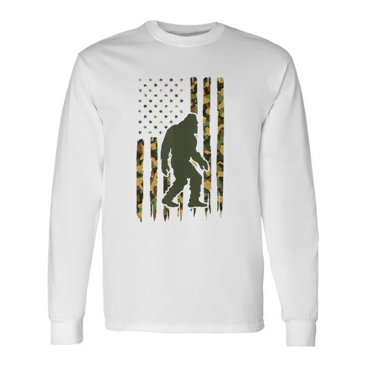 Camo Big Foot Sasquatch Vintage Bigfoot American Flag Long Sleeve T-Shirt T-Shirt