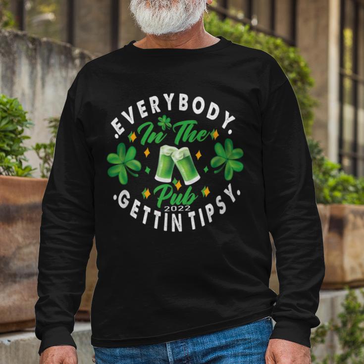 Everybody In The Pub Gettin Tipsy Unisex Long Sleeve Gifts for Old Men