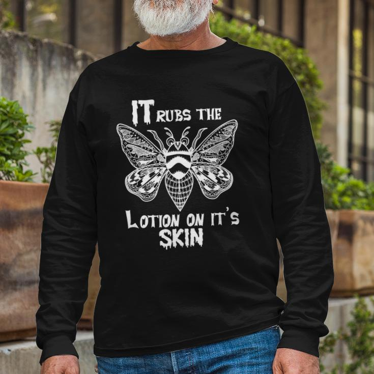 It Rubs The Lotion On Its Skins Long Sleeve T-Shirt T-Shirt Gifts for Old Men