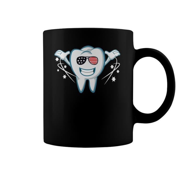 Funny Tooth With Sunglasses Flag Usa Dentist Gift 4Th July Coffee Mug