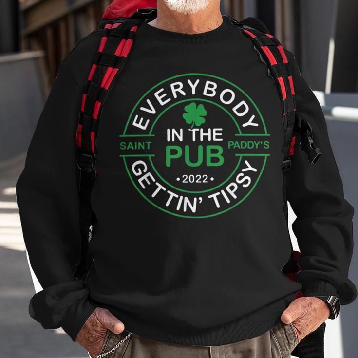 Everybody In The Pub Gettin Tipsy Sweatshirt Gifts for Old Men