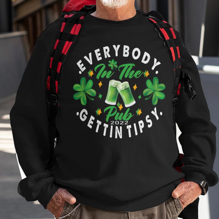 Everybody In The Pub Gettin Tipsy Sweatshirt Gifts for Old Men