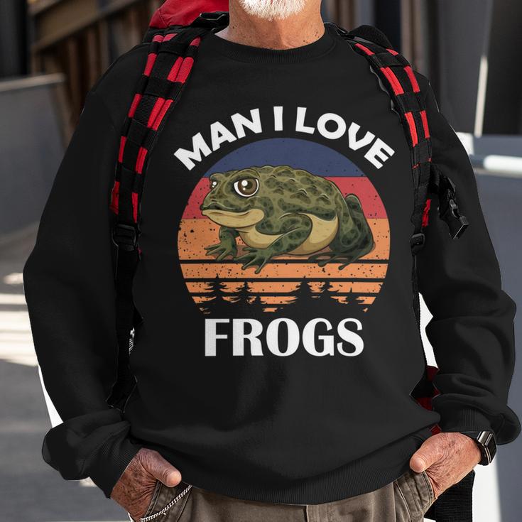 Man I Love Frogs Funny Retro Frog Sweatshirt Gifts for Old Men