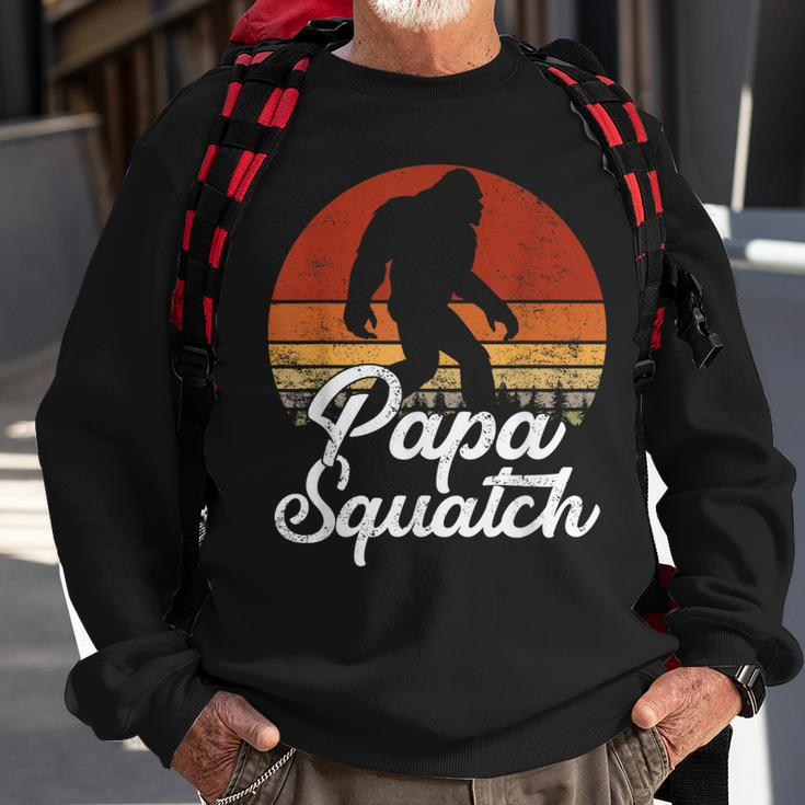 Papa Squatch Dad Bigfoot Sasquatch Vintage Retro Fathers Day Sweatshirt Gifts for Old Men
