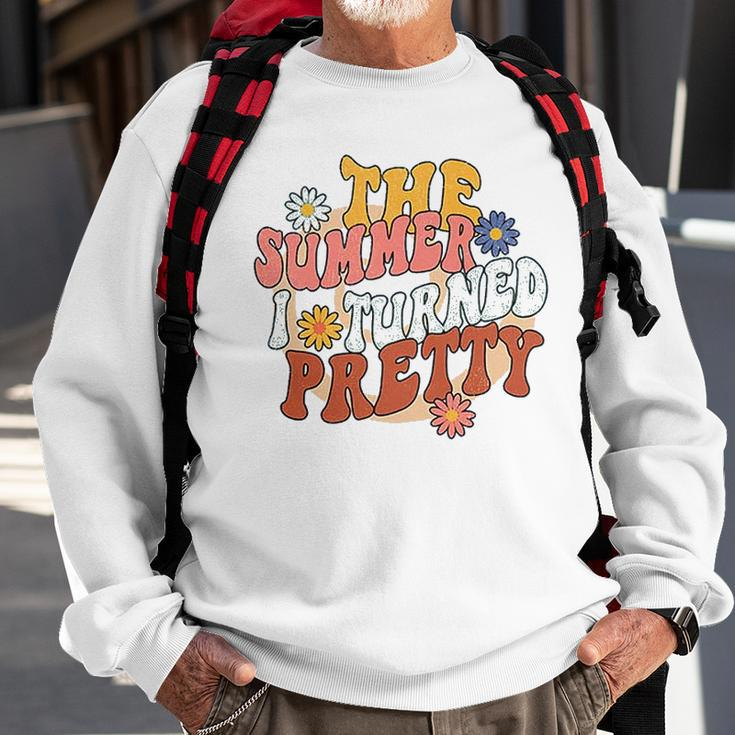 The Summer I Turned Pretty Flowers Daisy Retro Vintage Sweatshirt Gifts for Old Men