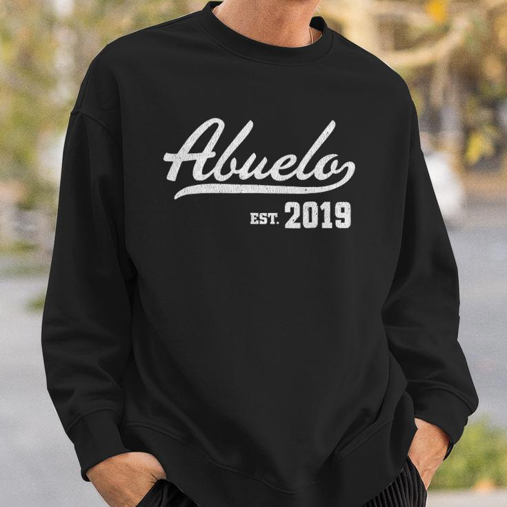 Mens Abuelo Est 2019 Distressed Sweatshirt Gifts for Him