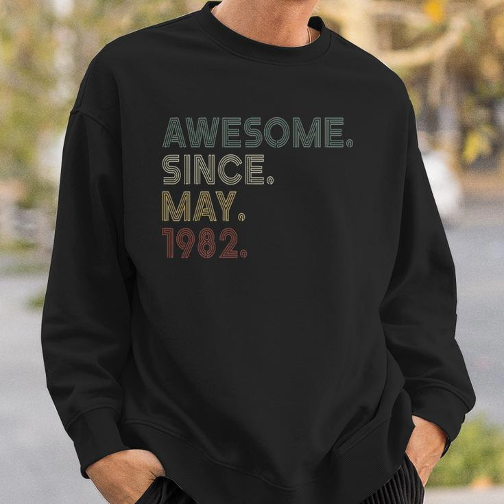 Vintage 40Th Birthday Awesome Since May 1982 40 Years Old Sweatshirt Gifts for Him