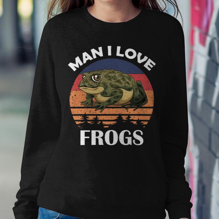 Man I Love Frogs Funny Retro Frog Sweatshirt Gifts for Her